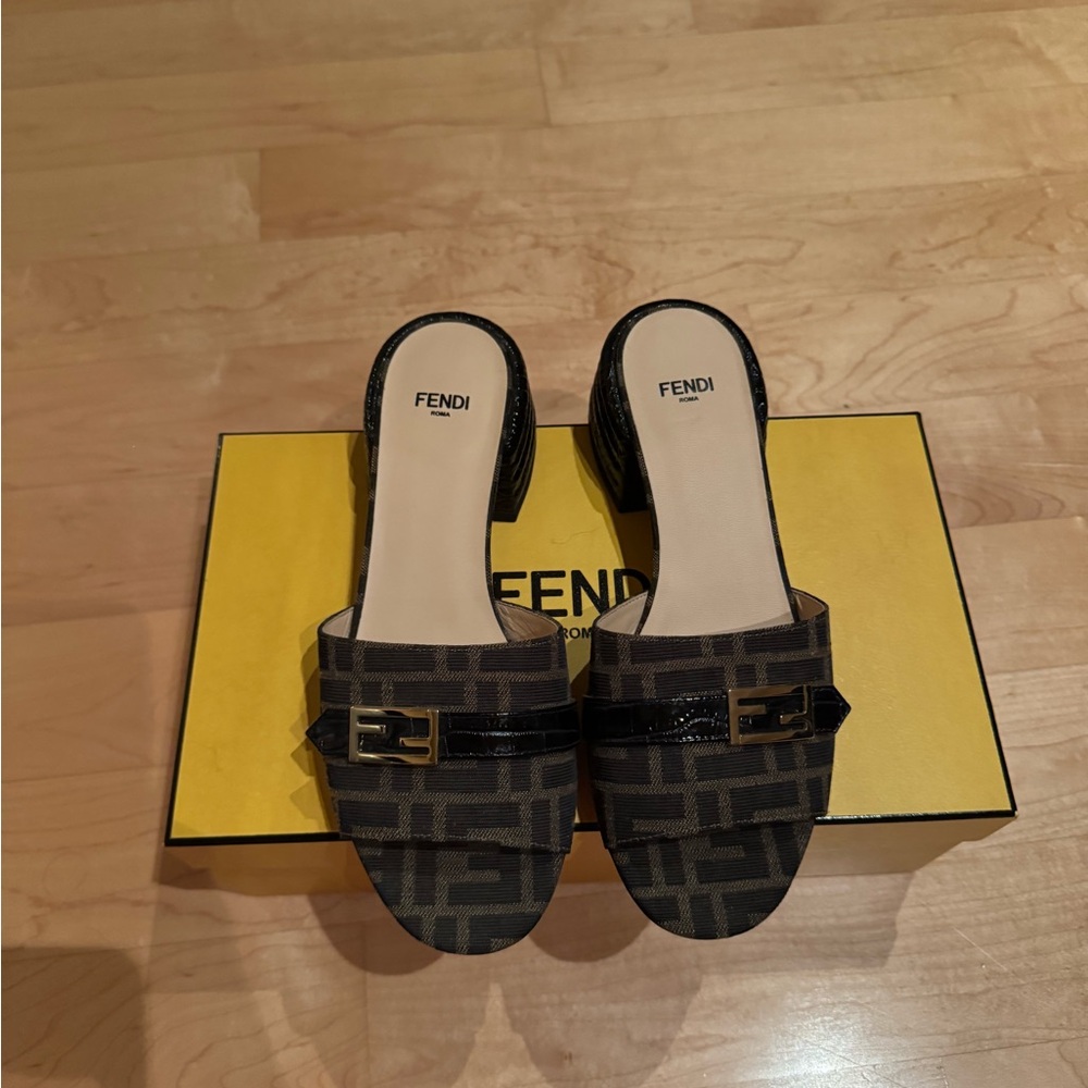 Fendi Women's Black and Brown Logo Slide Sandals